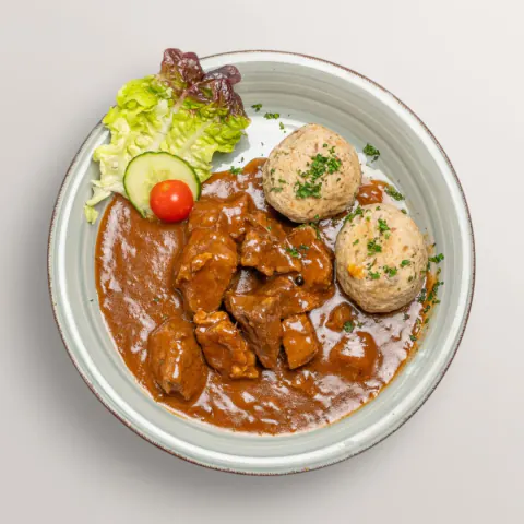 Braumeistergulasch mit Semmelknödel