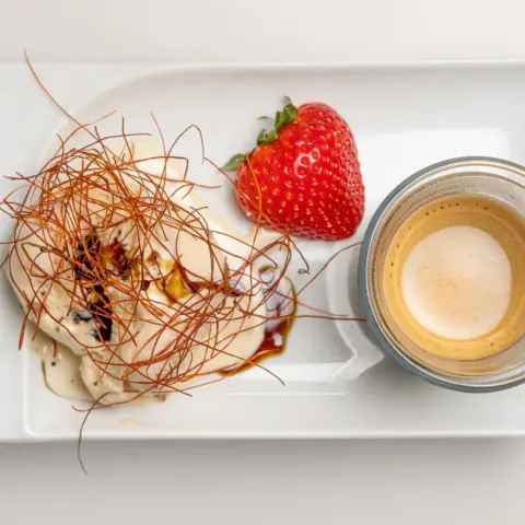 Chiliccino – Eis mit Espresso und Chilifäden