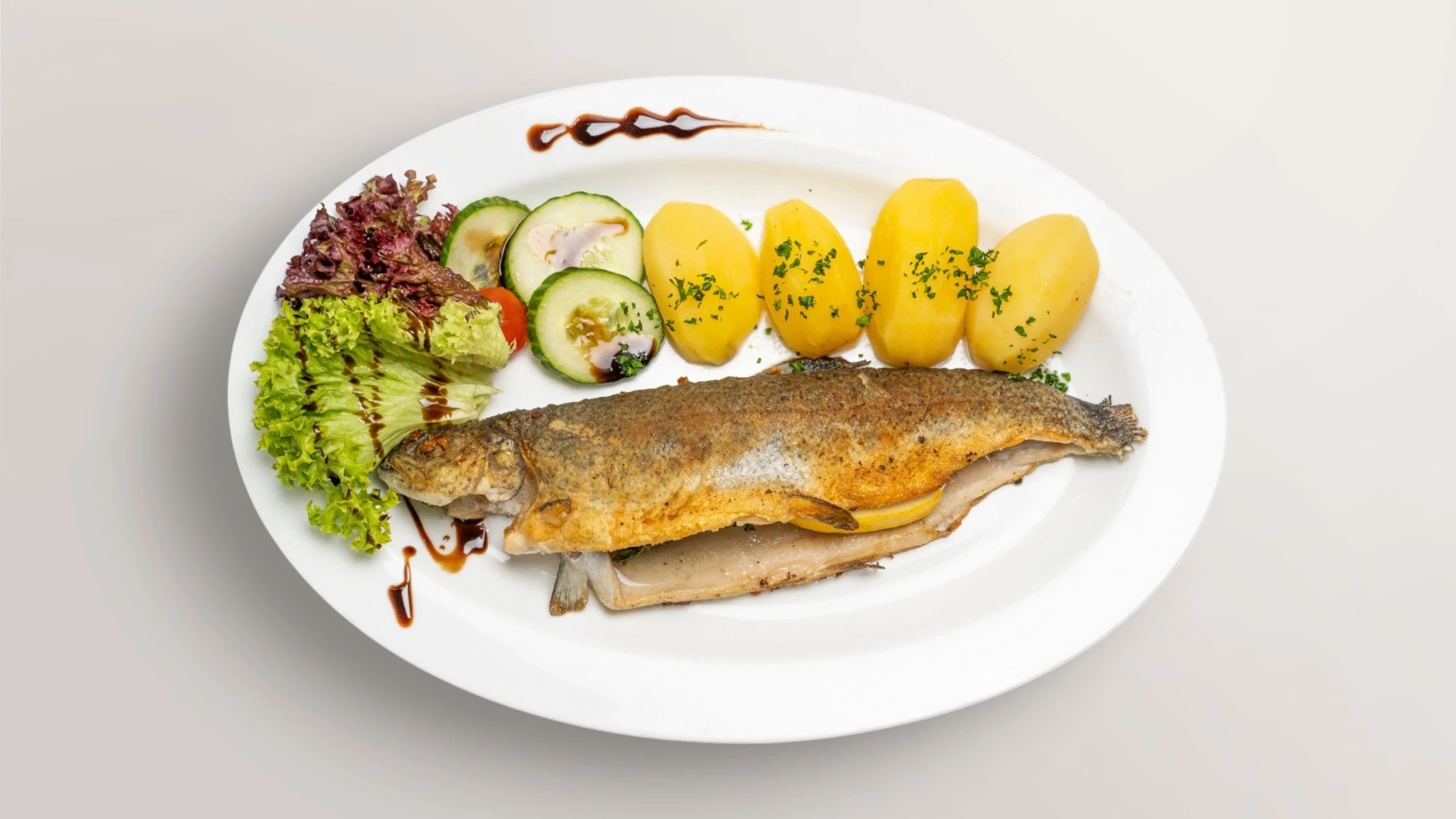 Gebratene Forelle mit Salzkartoffeln