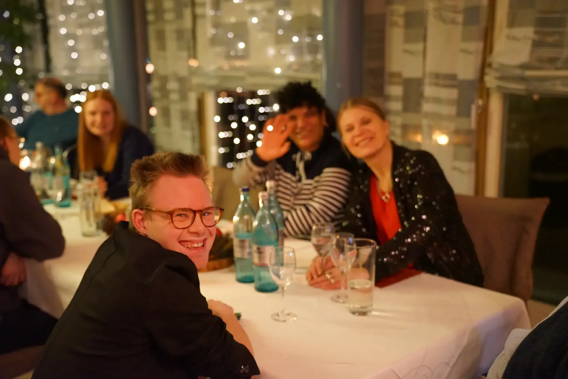 Unser Team bei der Weihnachtsfeier - fröhliche Runde