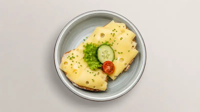Bauernbrot mit Emmentaler